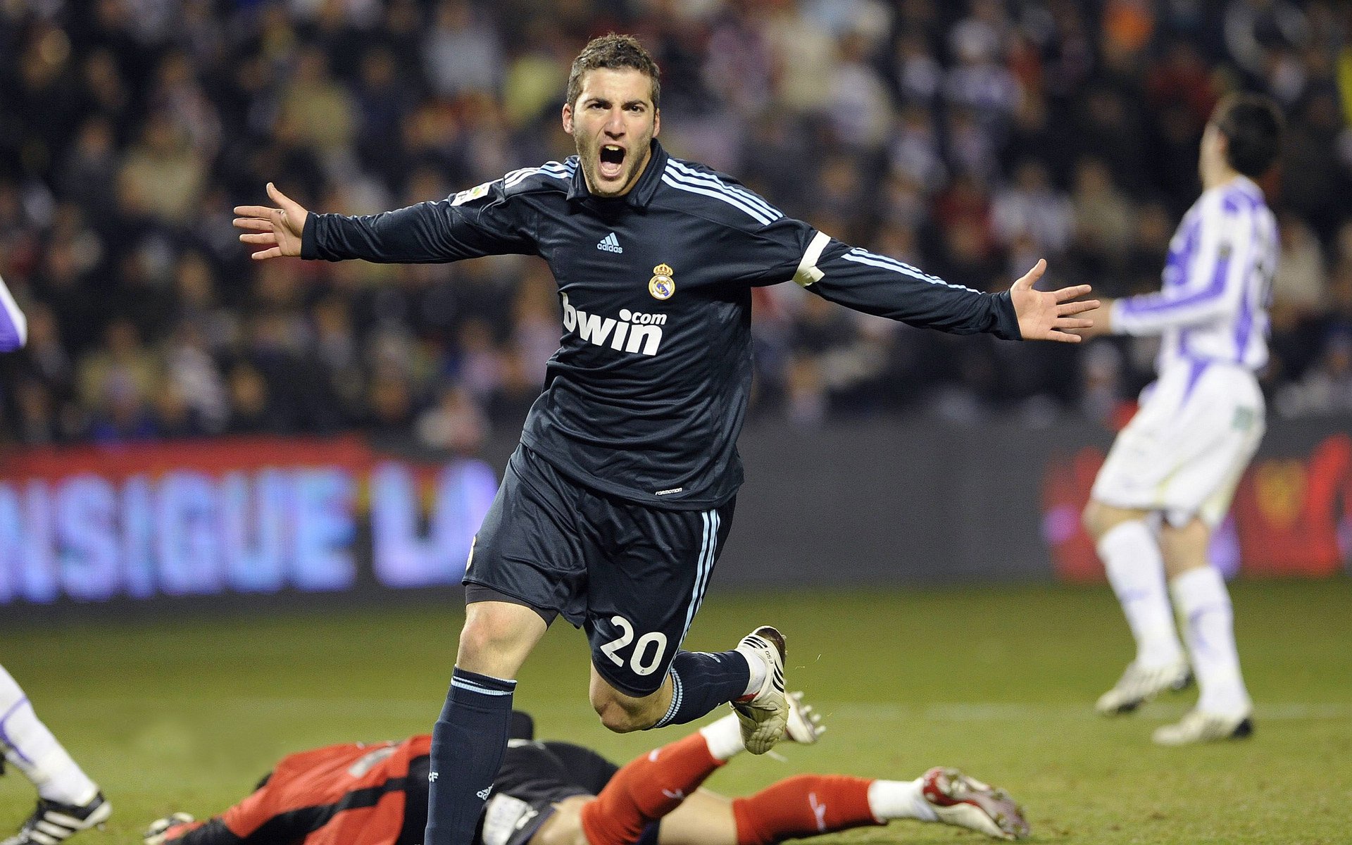 国际米兰抢七大战横扫广东男篮，姆巴佩砍下18记关键球，全场沸腾